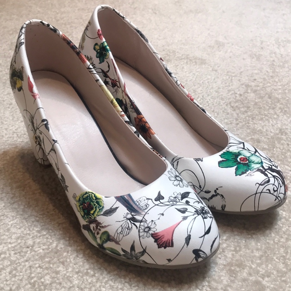 Patterned Cream Heels with Flowers